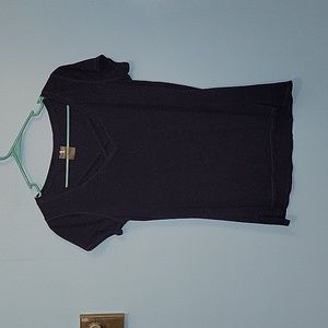 CALIA dark purple w/dots v-neck tee